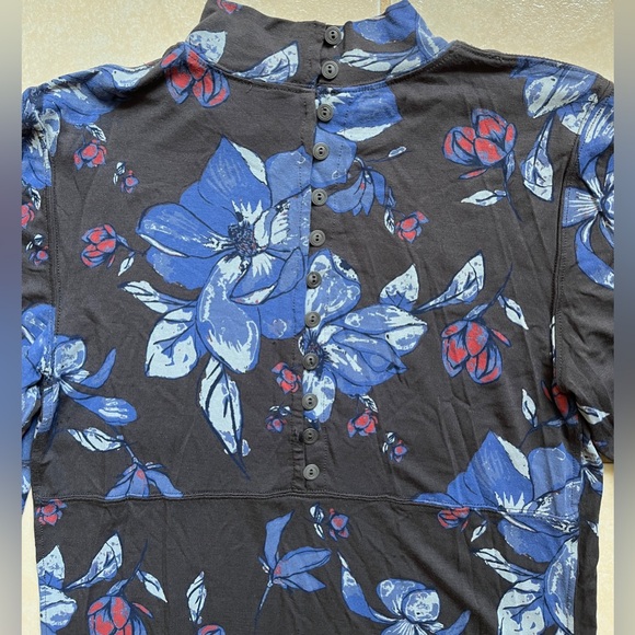 FREE PEOPLE Floral Tissue Mock Neck Button Back Top Long Sleeve Sz M Gray/Blue - Picture 9 of 11
